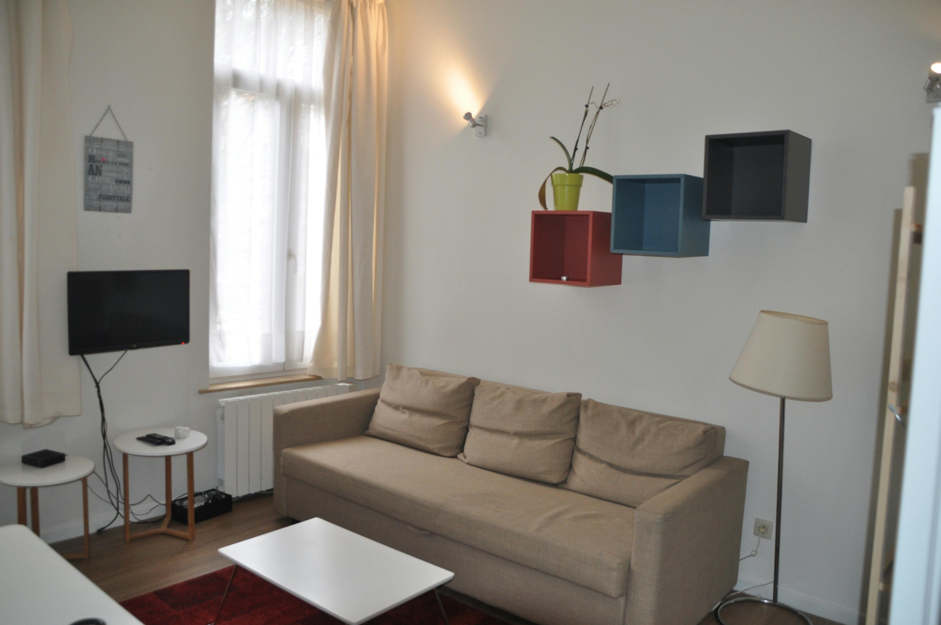 Place de Londres, Ixelles preview