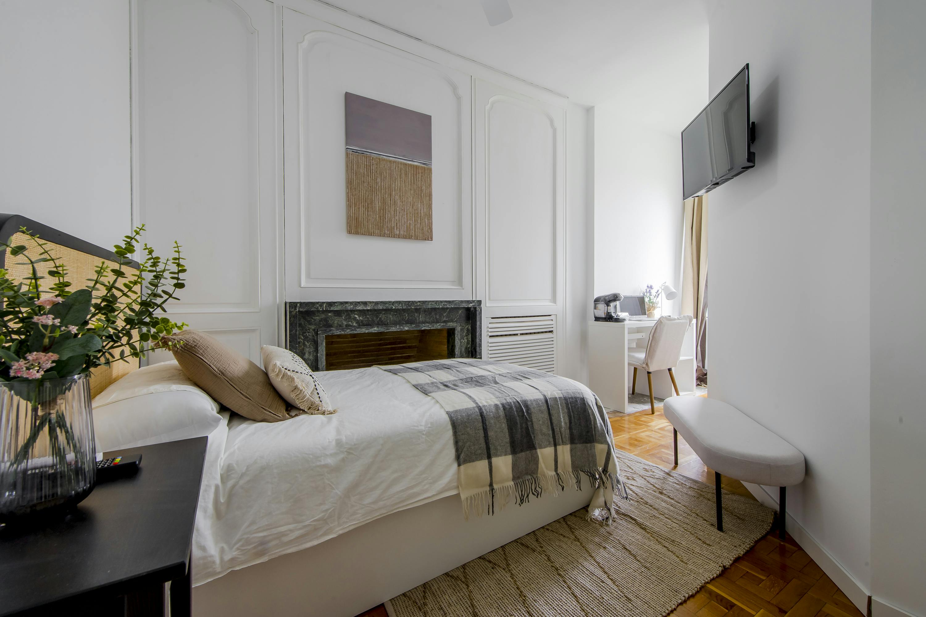 Private room for rent for €800 per month in Madrid, Calle de Cea Bermúdez