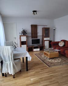 Apartment for rent for €1,800 per month in Offenbach, Grabenstraße