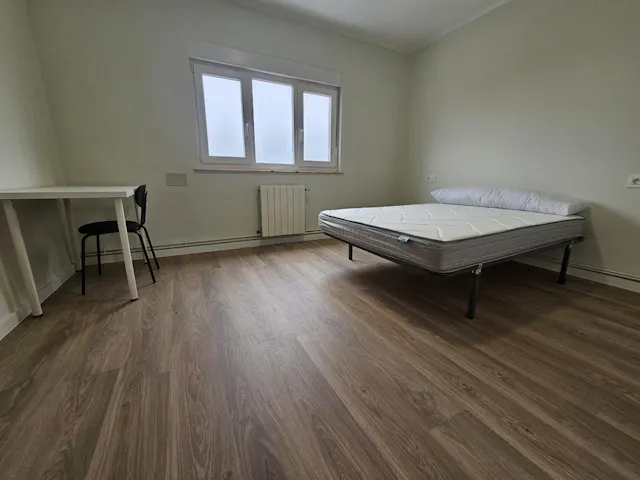 Private room in Calle Costa Verde, Oviedo (1534590) room image 2