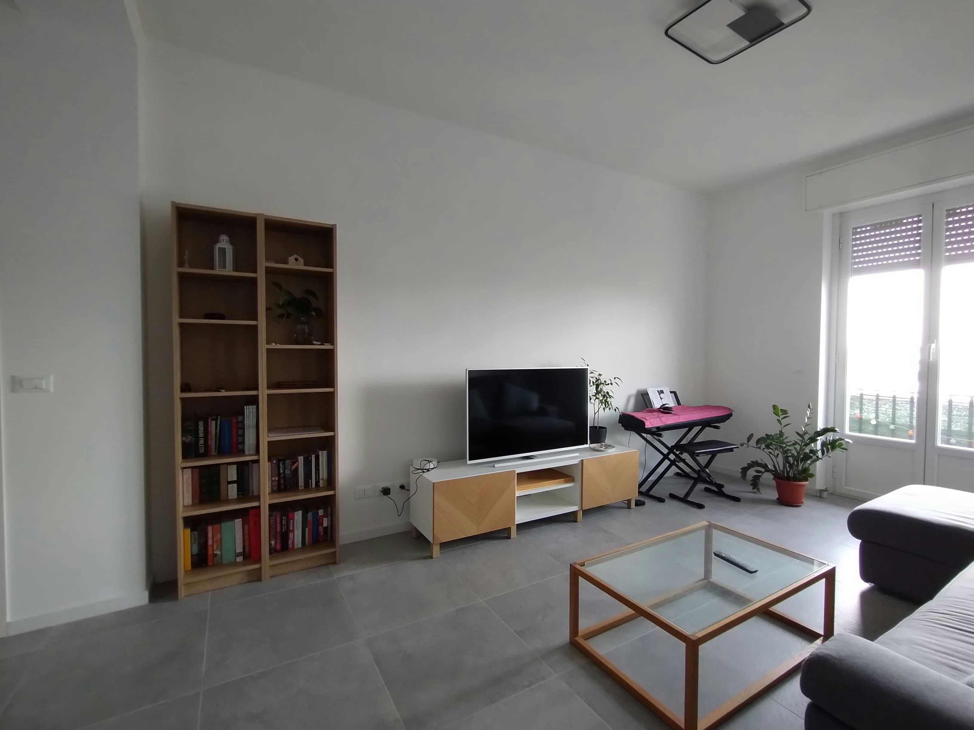 公寓 正在以 €2,000 的月租出租，其位于 Monza, Via Carlo Rota