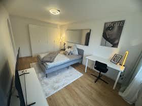 Appartement te huur voor € 1.490 per maand in Munich, Schleißheimer Straße