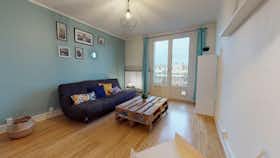 Mieszkanie do wynajęcia za 969 € miesięcznie w mieście Saint-Priest, Avenue Jean Jaurès