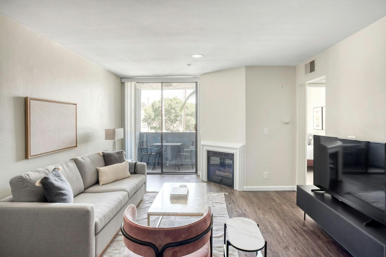 Mieszkanie do wynajęcia za $4,059 miesięcznie w mieście Los Angeles, Federal Avenue