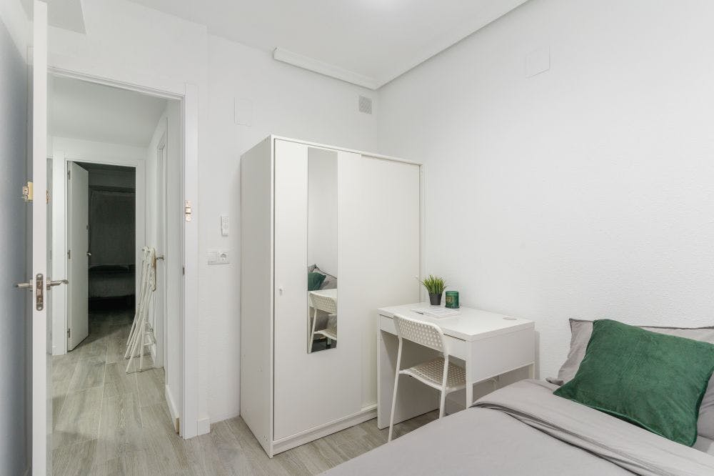 Chambre privée à louer pour 390 €/mois à Madrid, Calle de Fermín Donaire