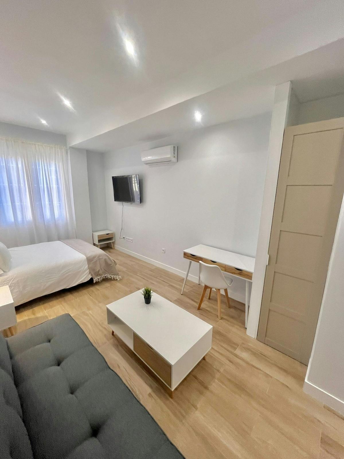 Studio for rent for €5,000 per month in Madrid, Calle de Torregrosa