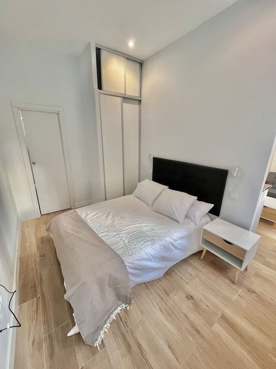 Studio for rent for €5,000 per month in Madrid, Calle de Torregrosa