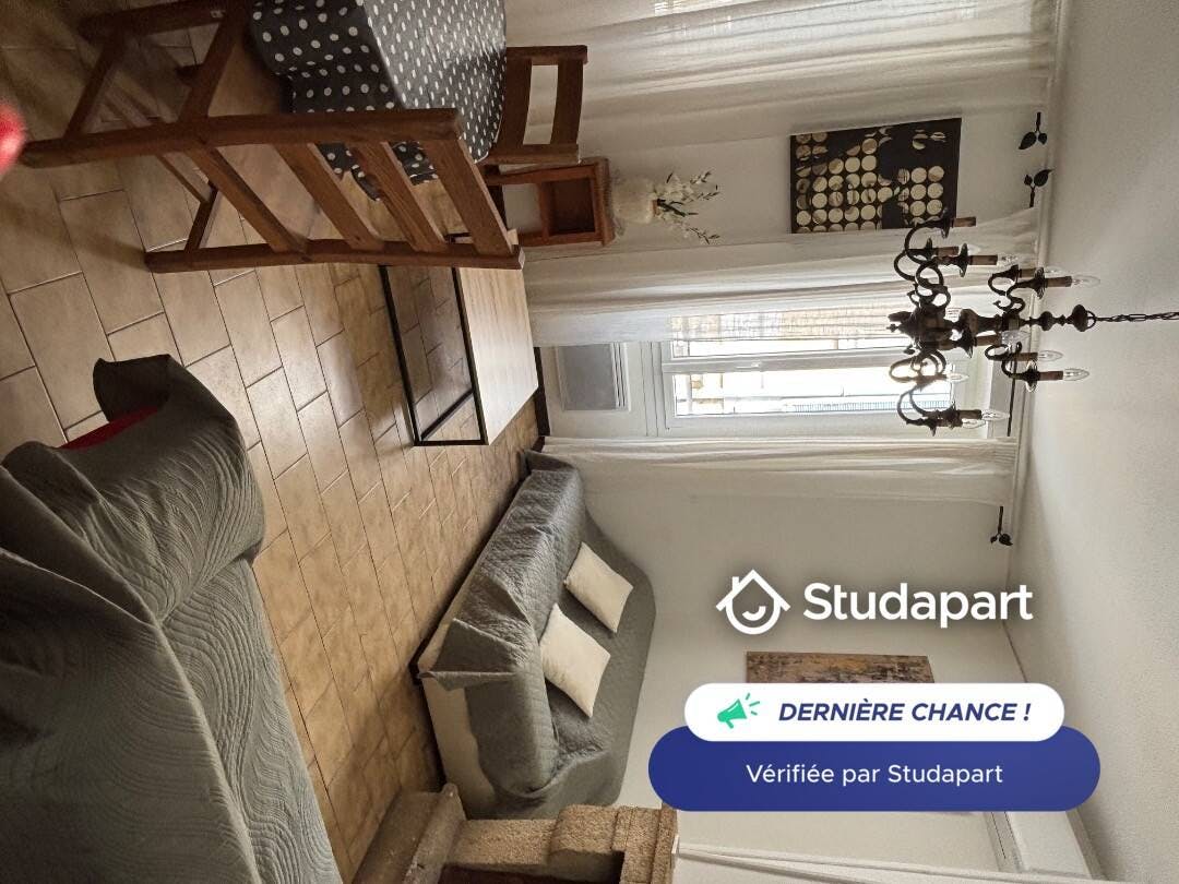 Appartement te huur voor € 450 per maand in Avignon, Rue Roquille