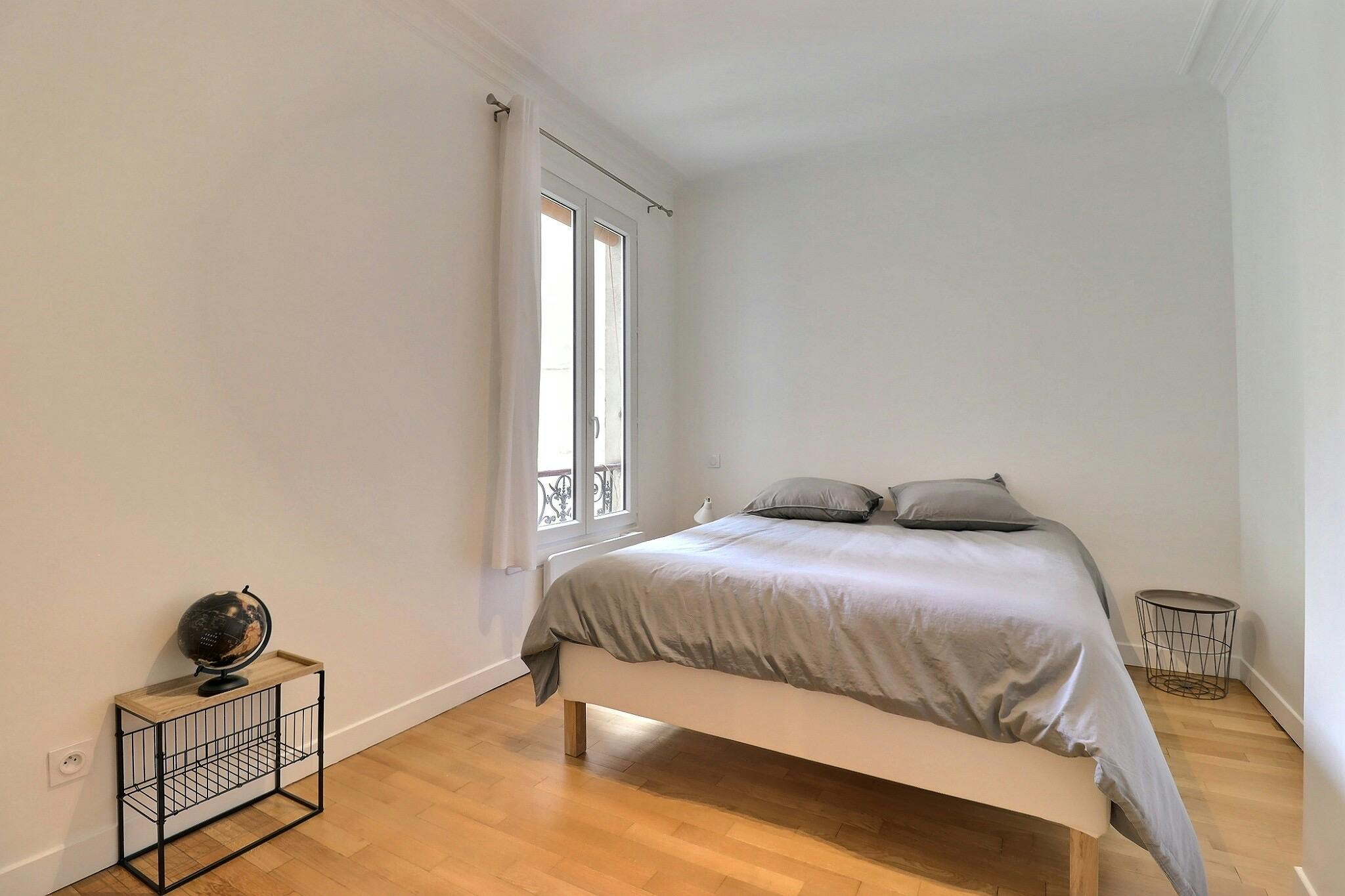 Apartment for rent for €2,546 per month in Paris, Rue Nollet