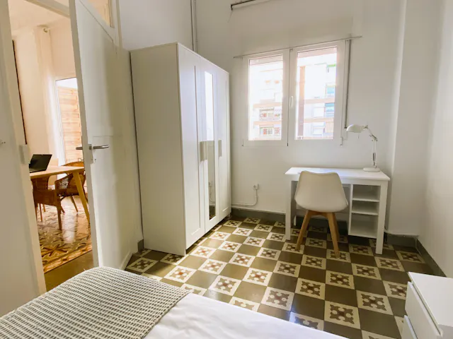 Private room in Carrer Trafalgar, Valencia (1536361) room image 2
