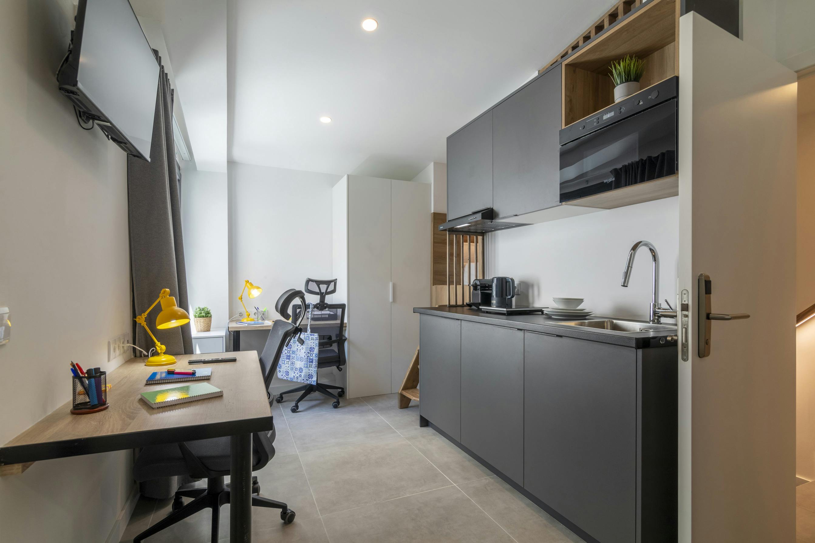 Private room for rent for €1,059 per month in Valencia, Carrer Germans Villalonga