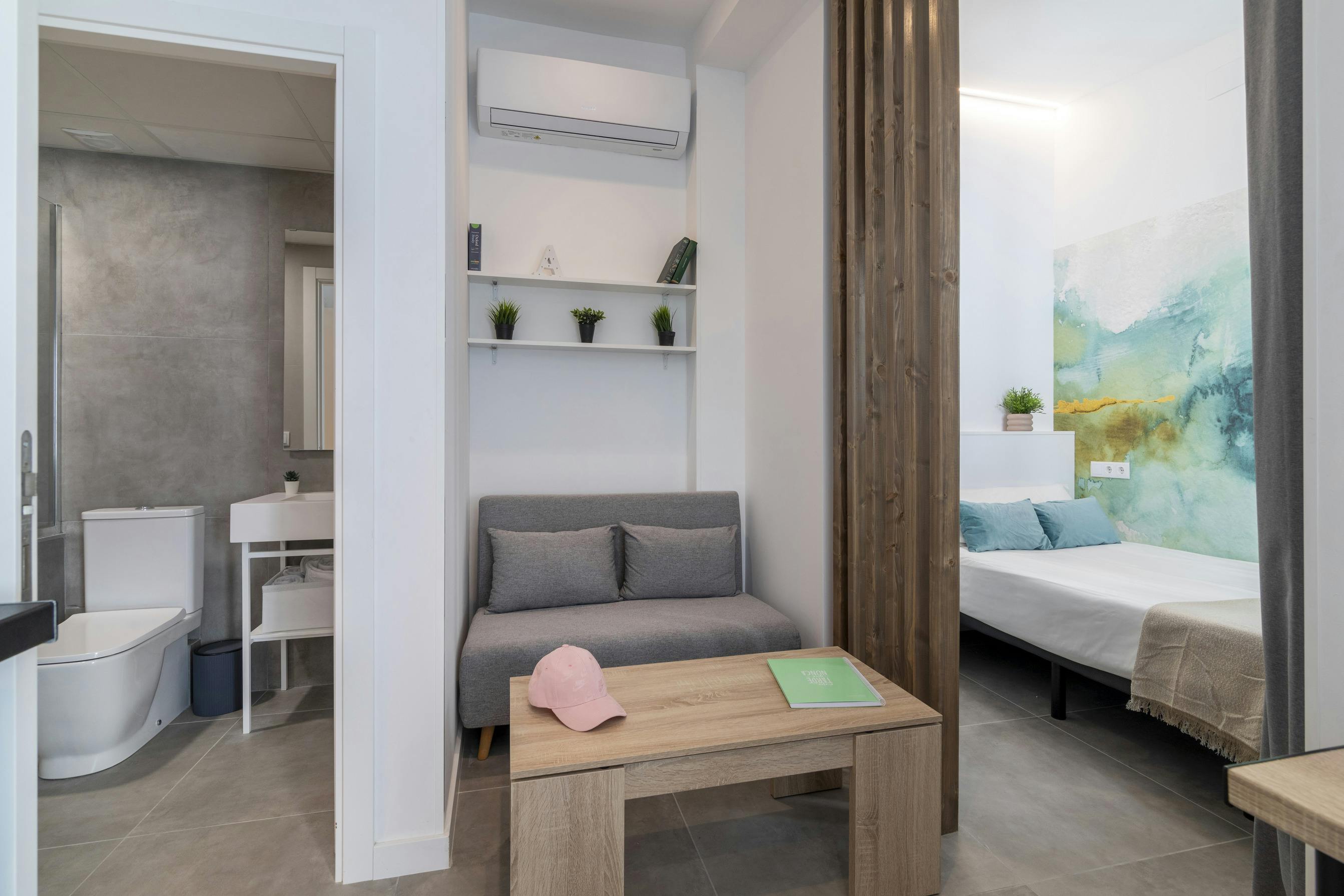Private room in Carrer Germans Villalonga, Valencia (1536501) room image 10