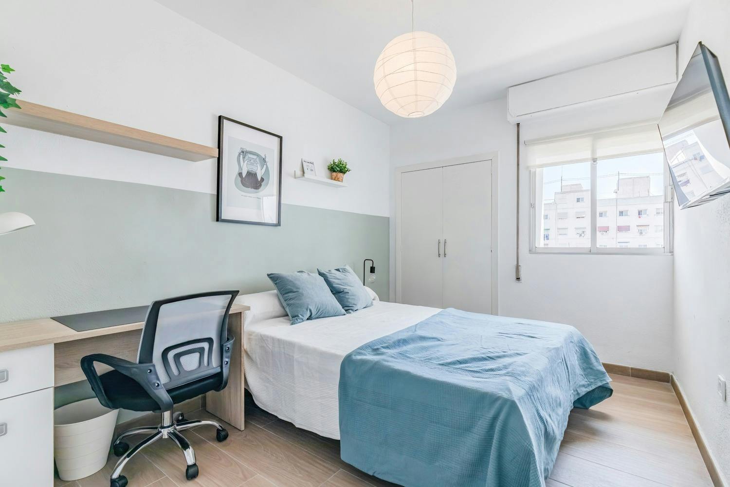 Private room for rent for €375 per month in Valencia, Carrer de Miguel Servet