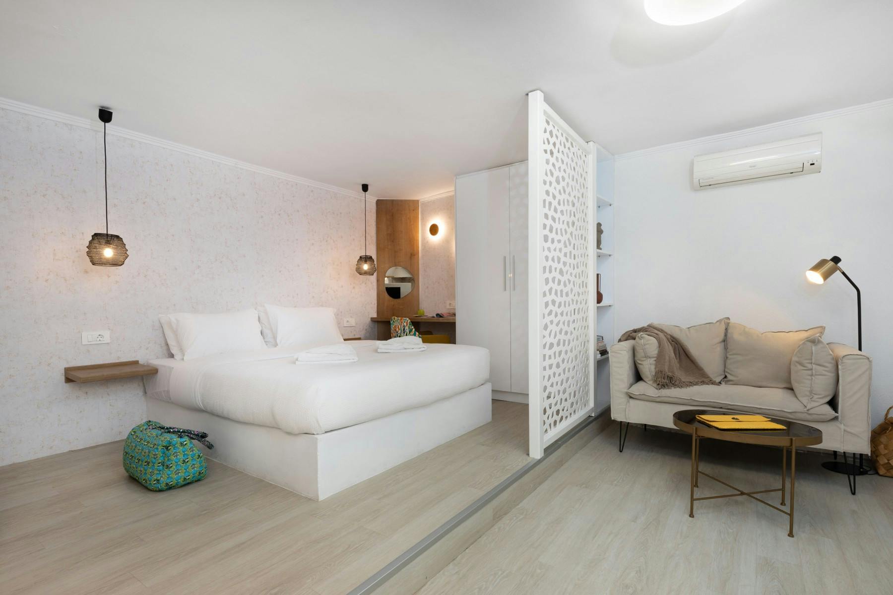 Studio for rent for €2,000 per month in Vouliagméni, Kyvelis