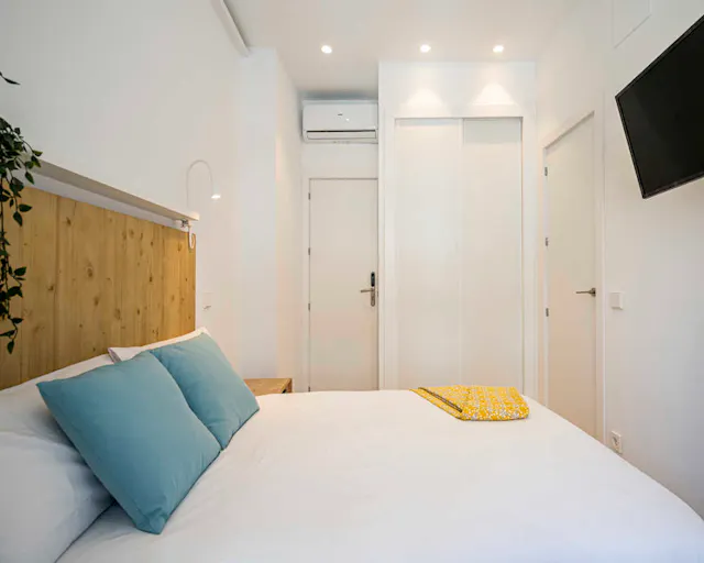 Private room in Calle de Alburquerque, Madrid (1537176) room image 2