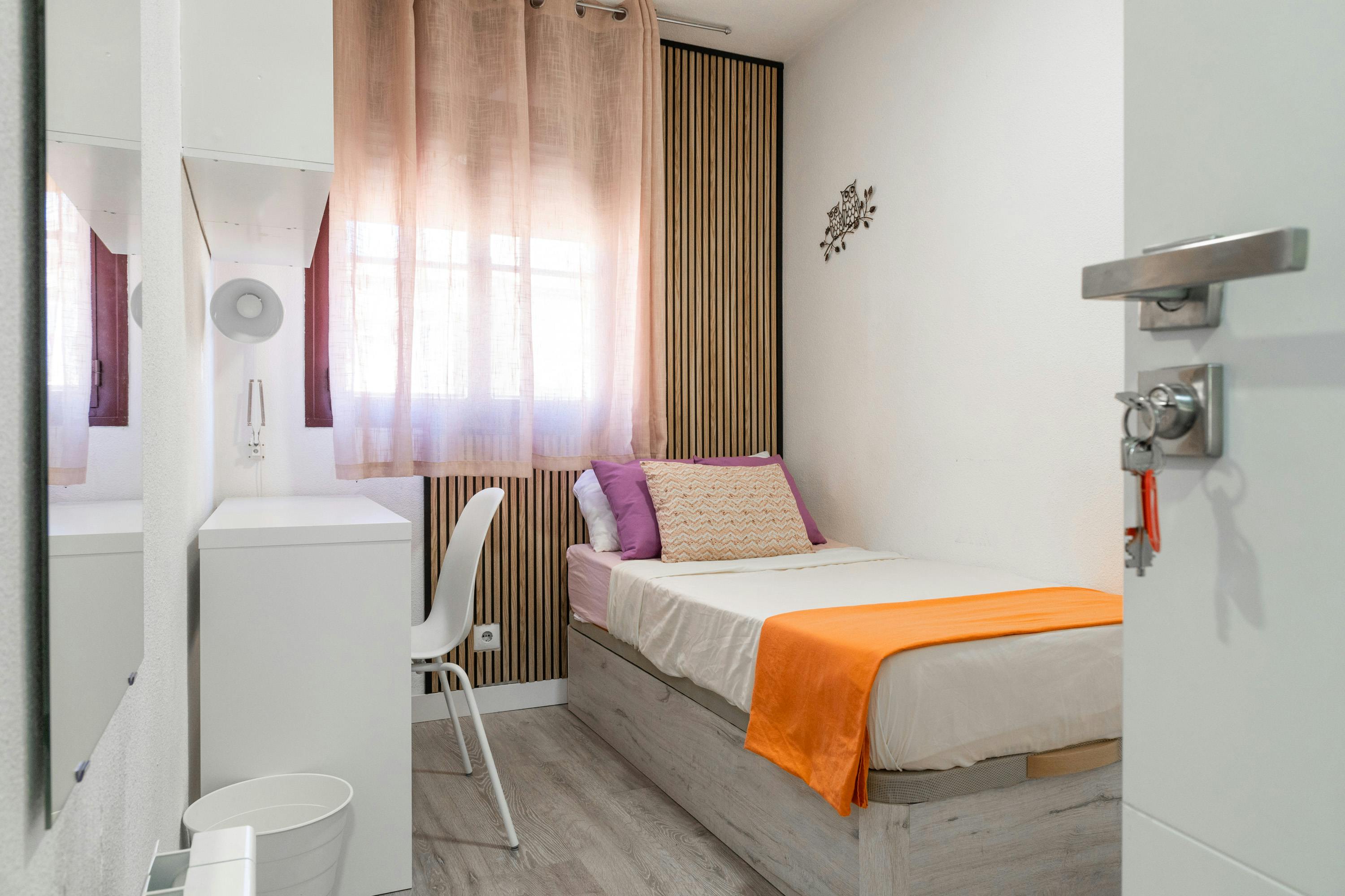 Private room for rent for €495 per month in Madrid, Calle Matilde Hernández