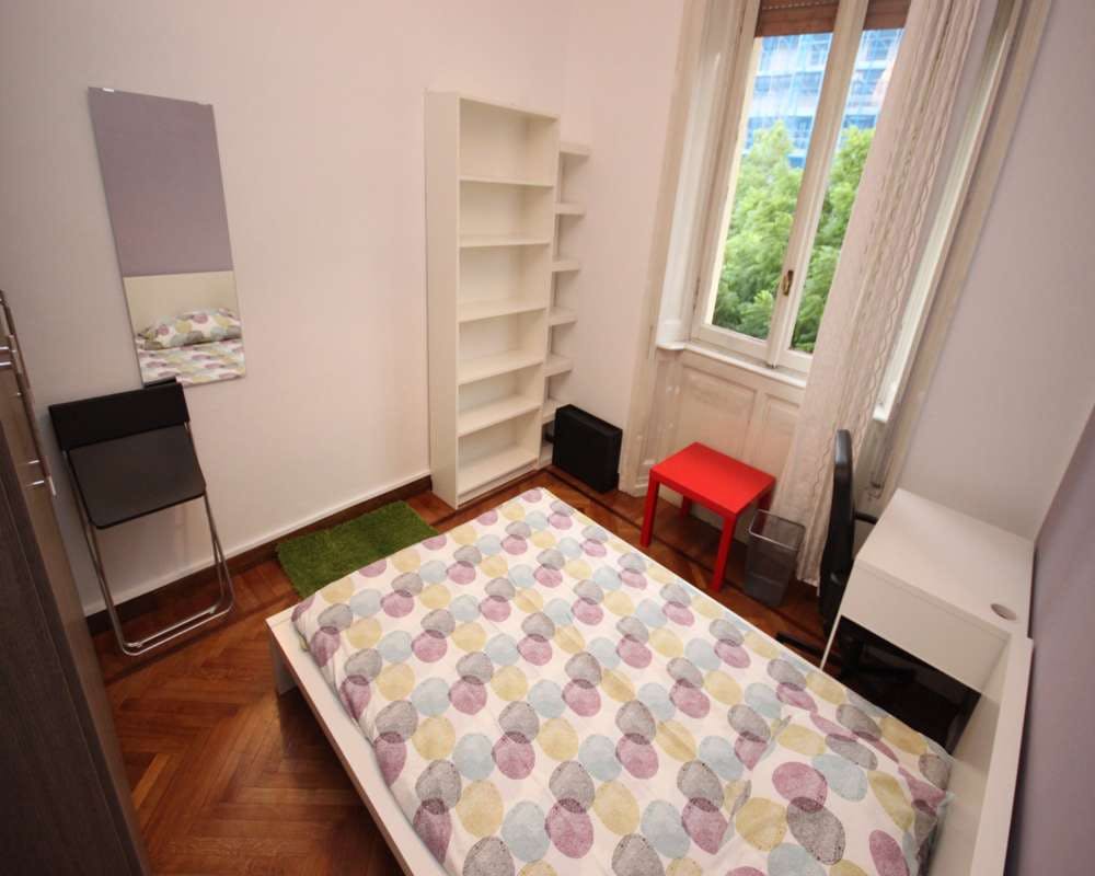 Piazza Maria Adelaide di Savoia, Milan