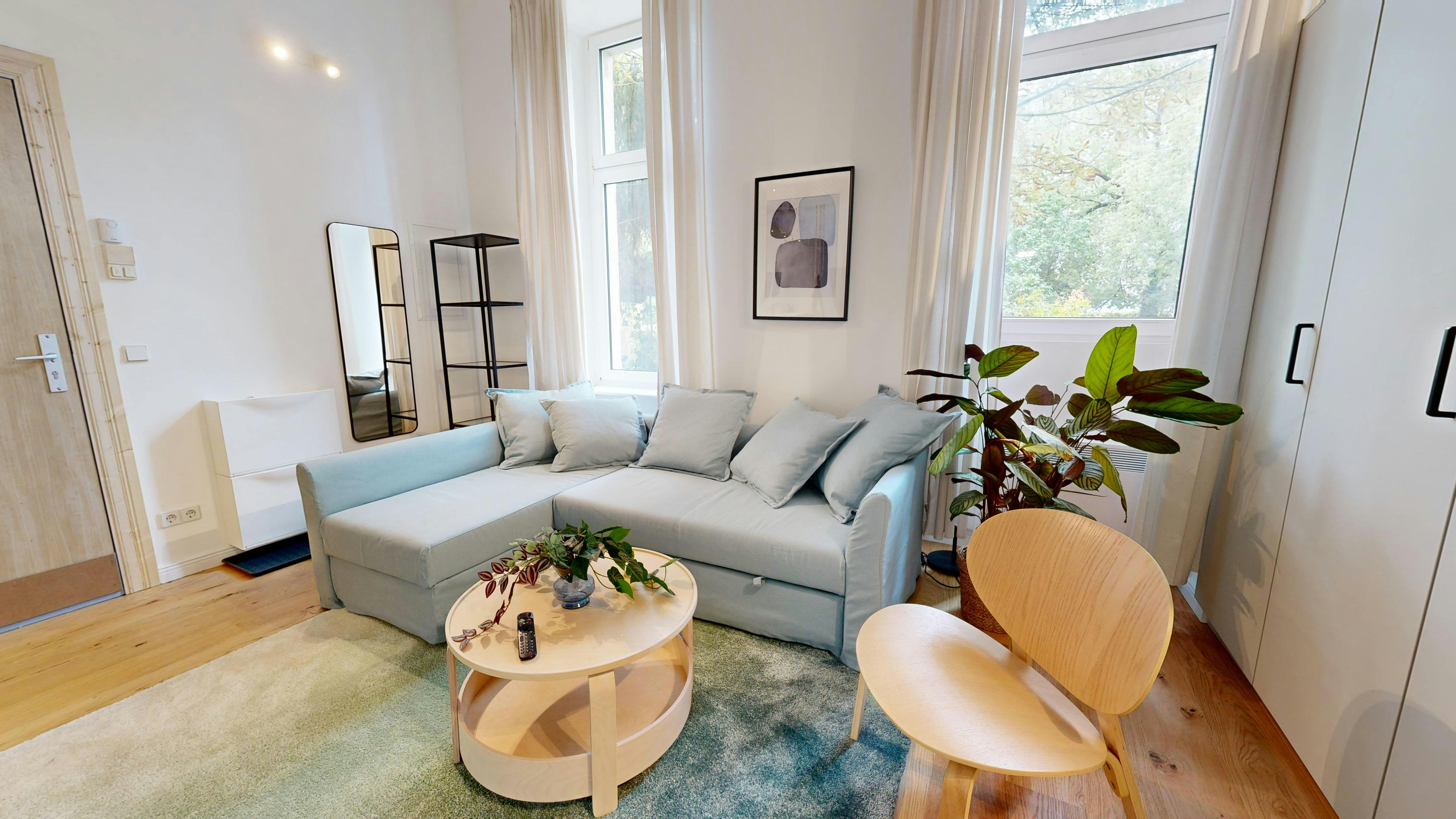 Studio for rent for €1,290 per month in Berlin, Hallerstraße