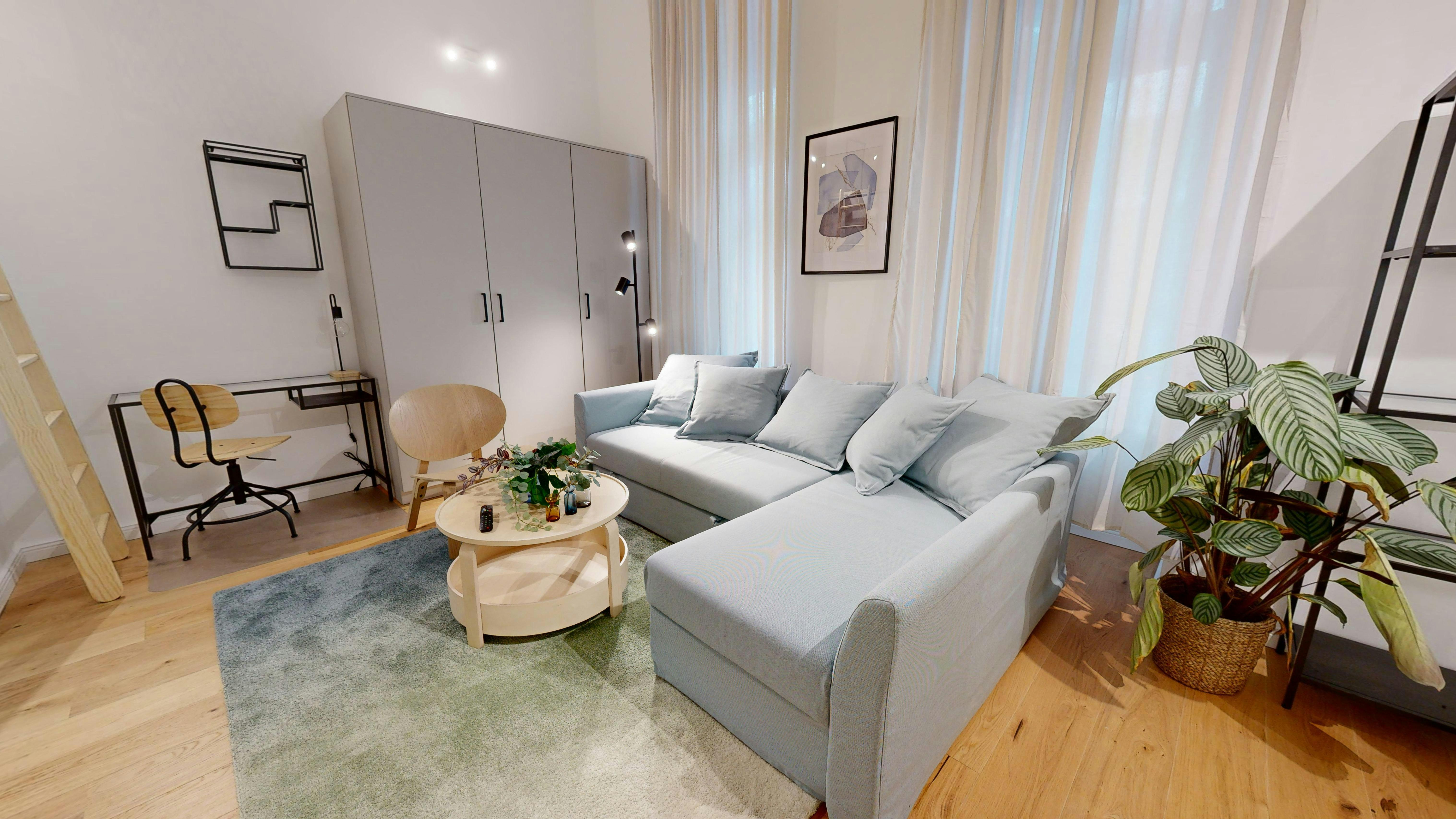 Studio for rent for €1,290 per month in Berlin, Hallerstraße