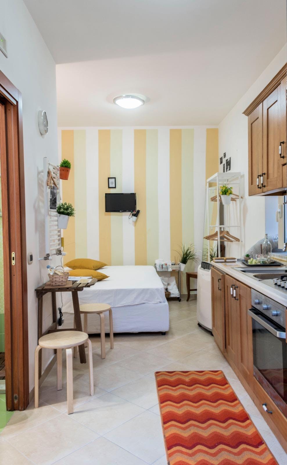 Studio te huur voor € 550 per maand in Naples, Piazzetta Luigi Settembrini