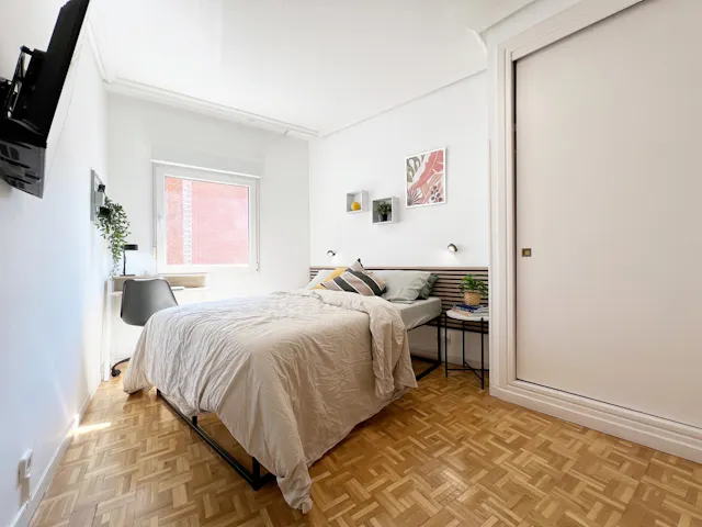 Private room in Calle Pedro Heredia, Madrid (1537797) room image 1