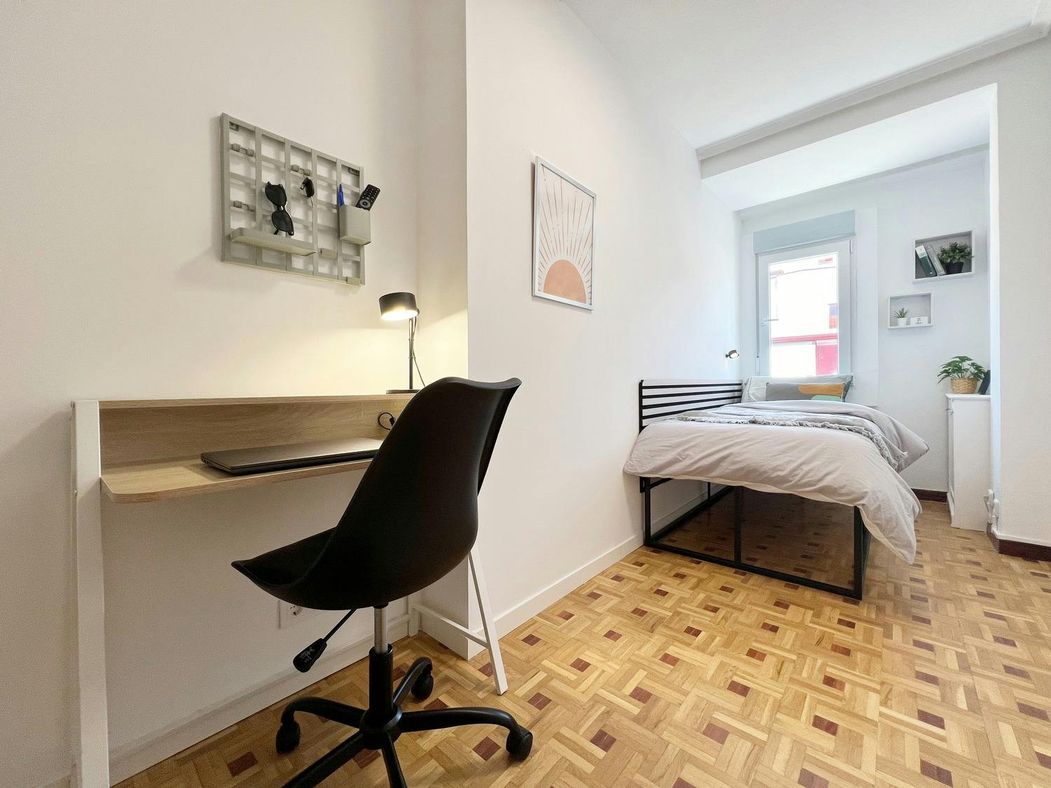 Private room for rent for €675 per month in Madrid, Calle Pedro Heredia