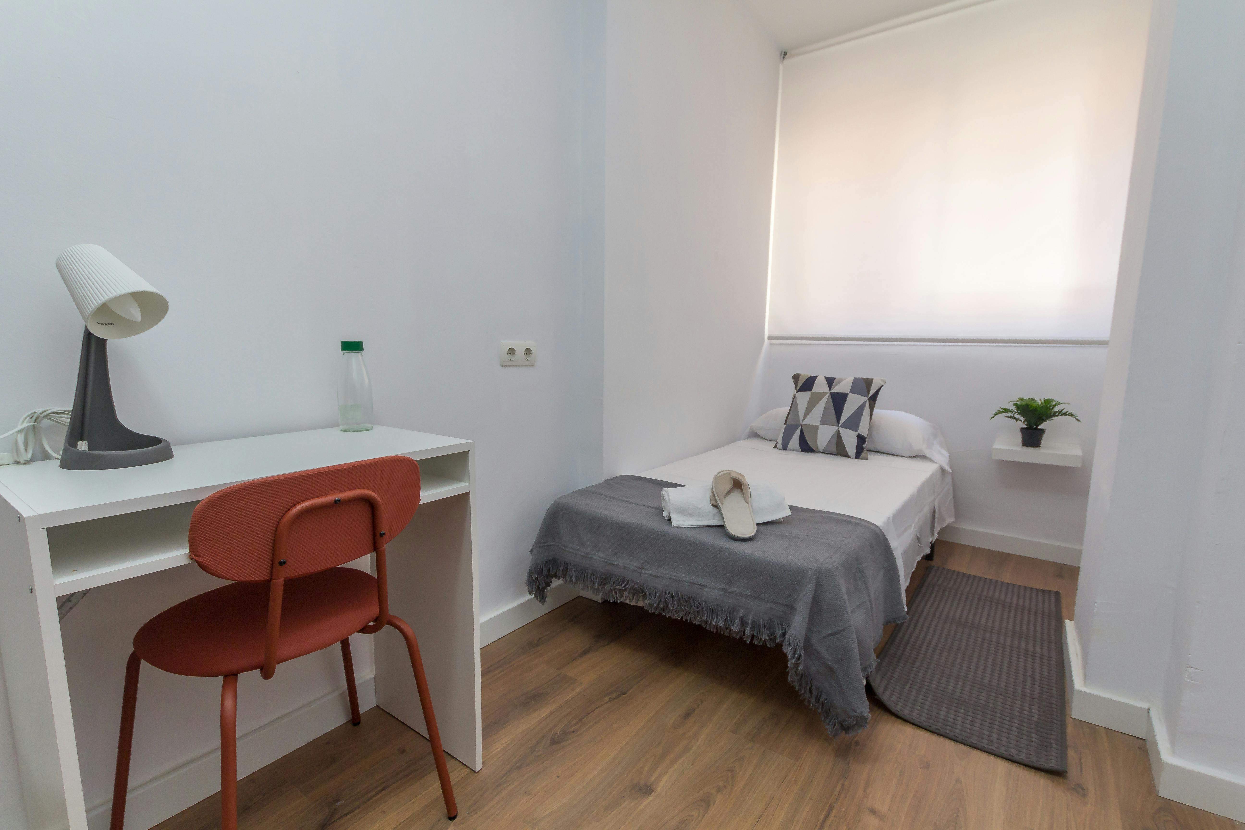 Private room for rent for €425 per month in Málaga, Calle Lozano de Torres