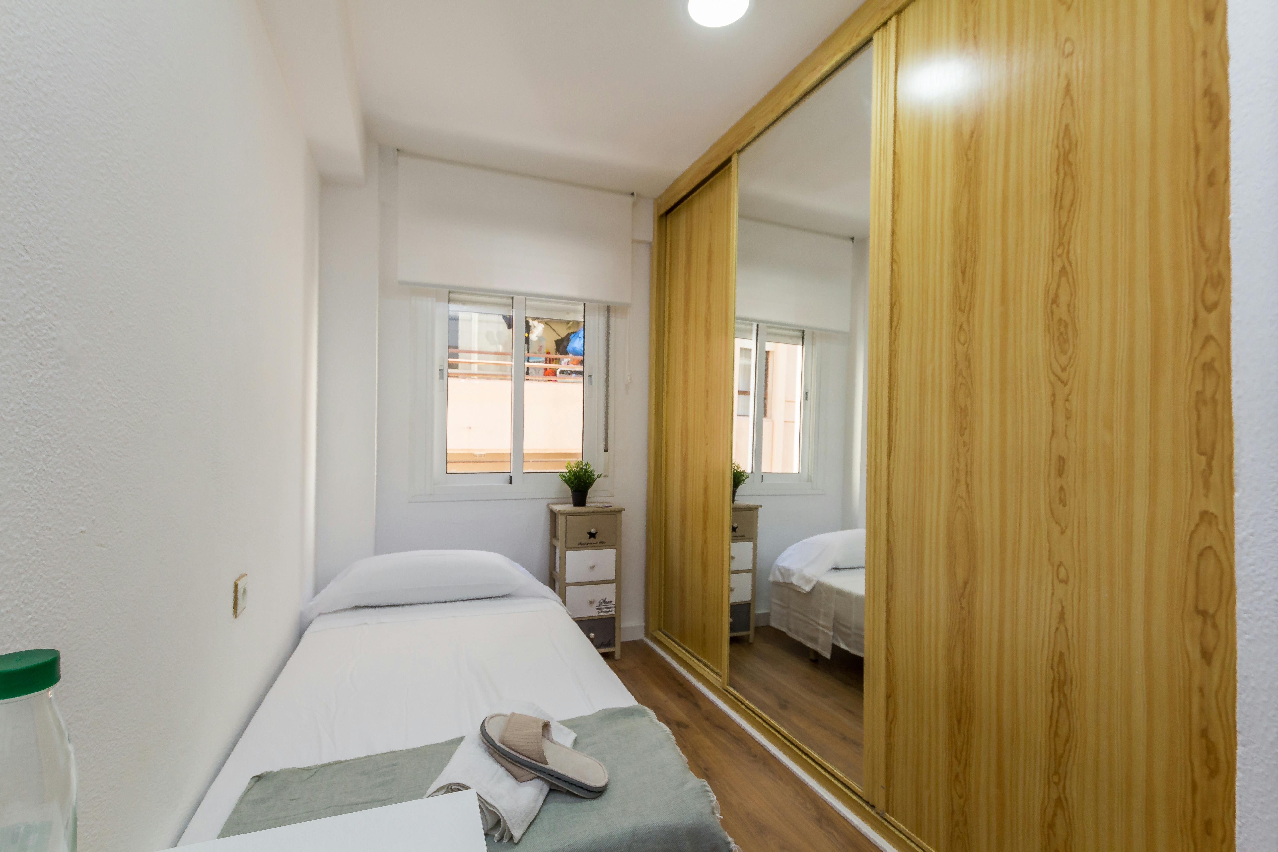 Private room for rent for €425 per month in Málaga, Calle Lozano de Torres