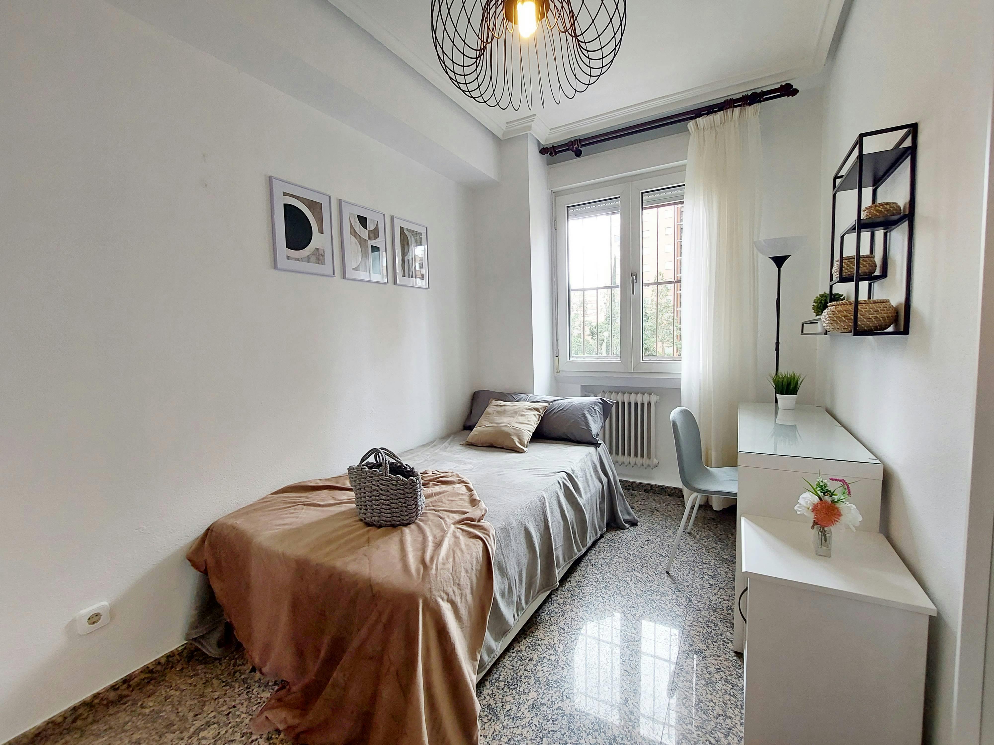 Calle de Antonio Machado, Madrid preview