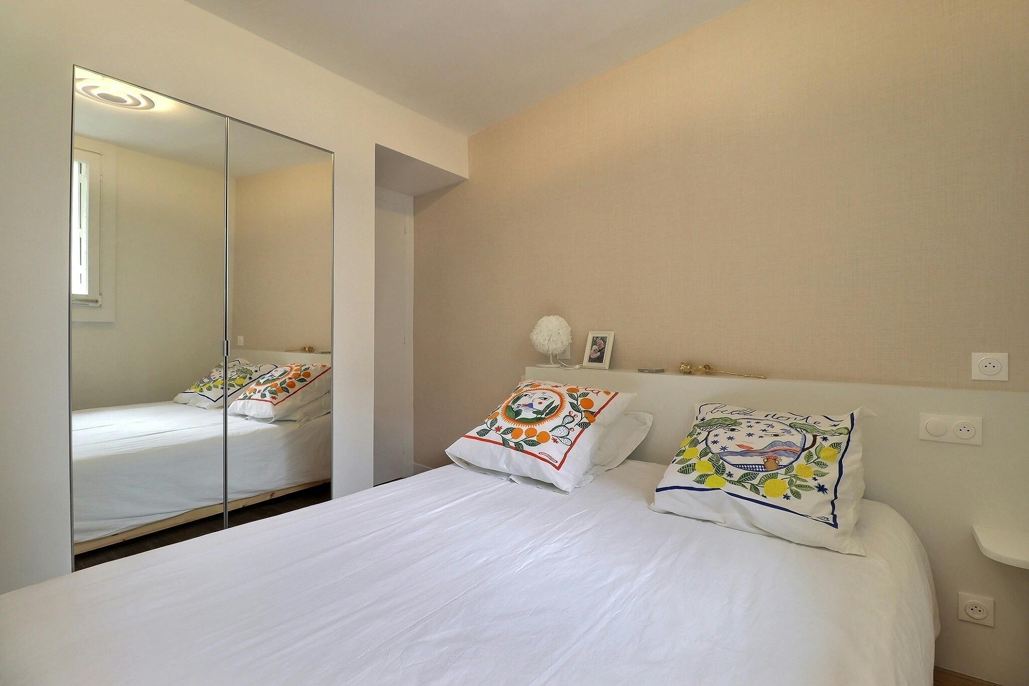 1-Bedroom Apartment in Rue Yvonne le Tac, Paris (1537996) ROOM 1
