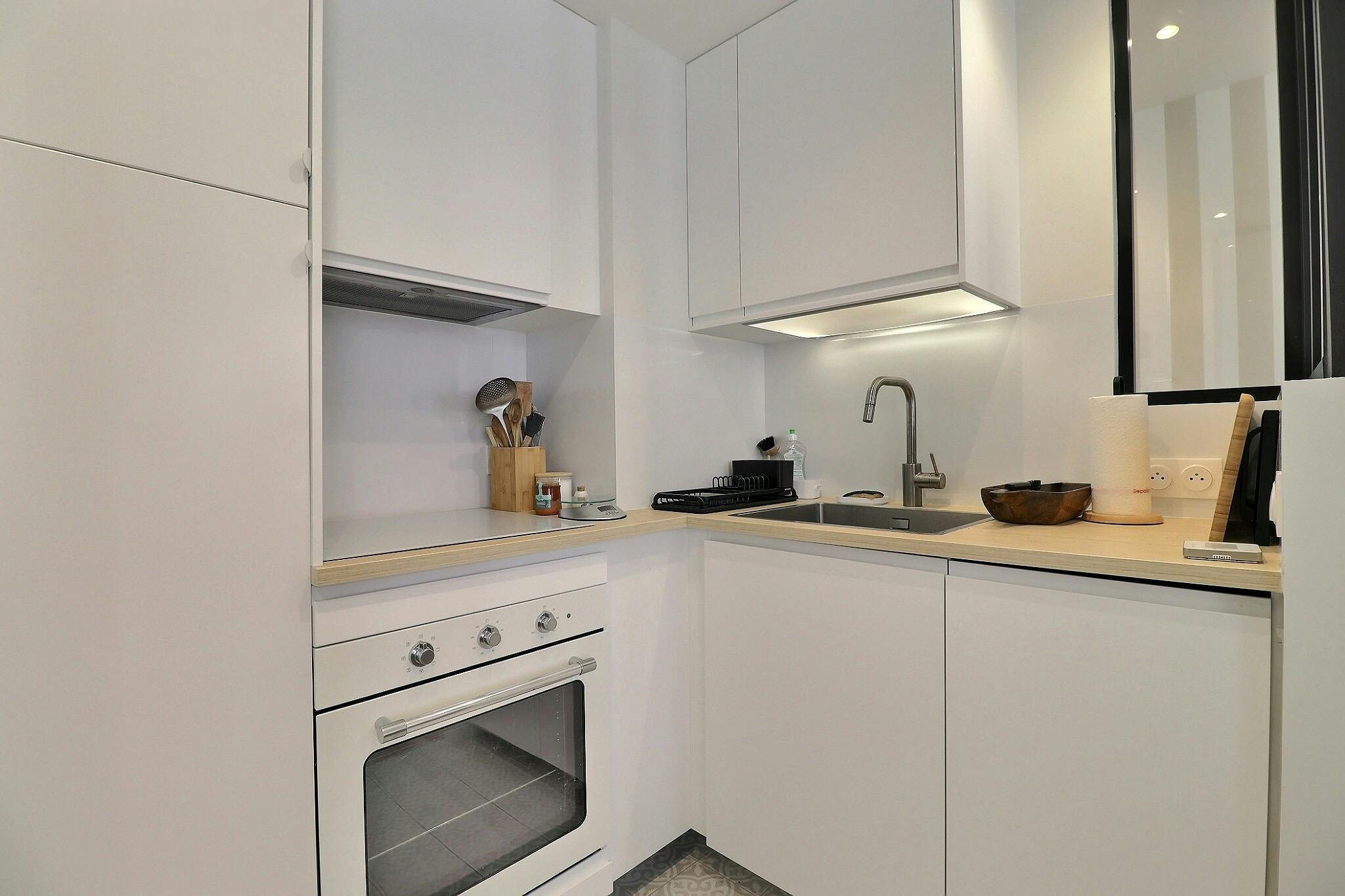 1-Bedroom Apartment in Rue Yvonne le Tac, Paris (1537996) room image 10
