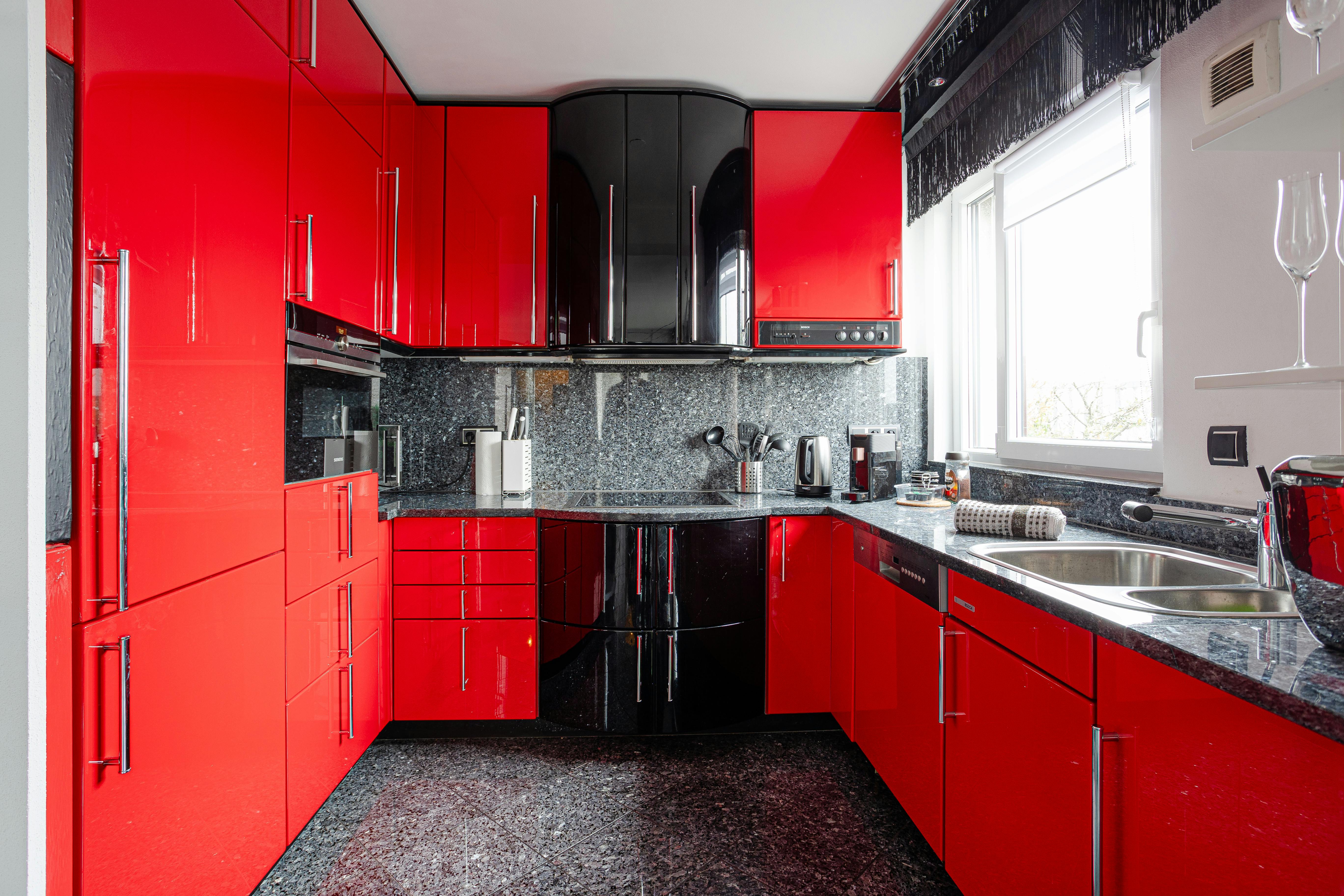 Apartment for rent for €2,300 per month in Mörfelden-Walldorf, Max-Planck-Straße