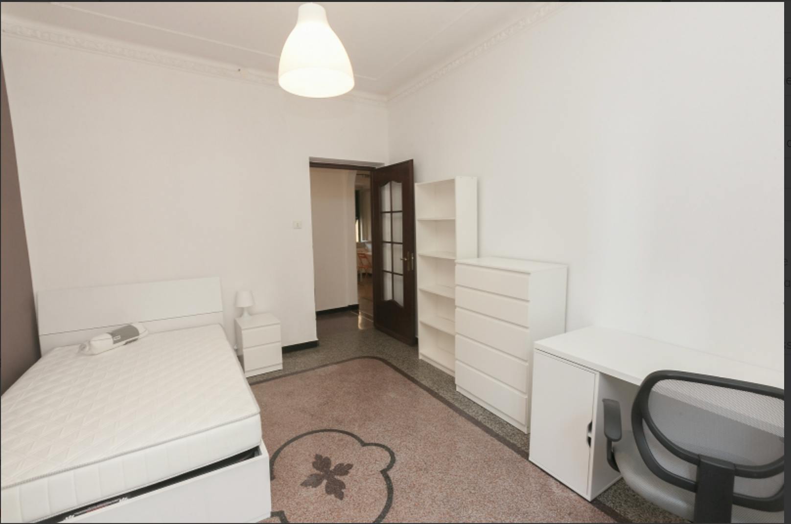 Single room Genoa, 1 bed, 14m² — photo 1
