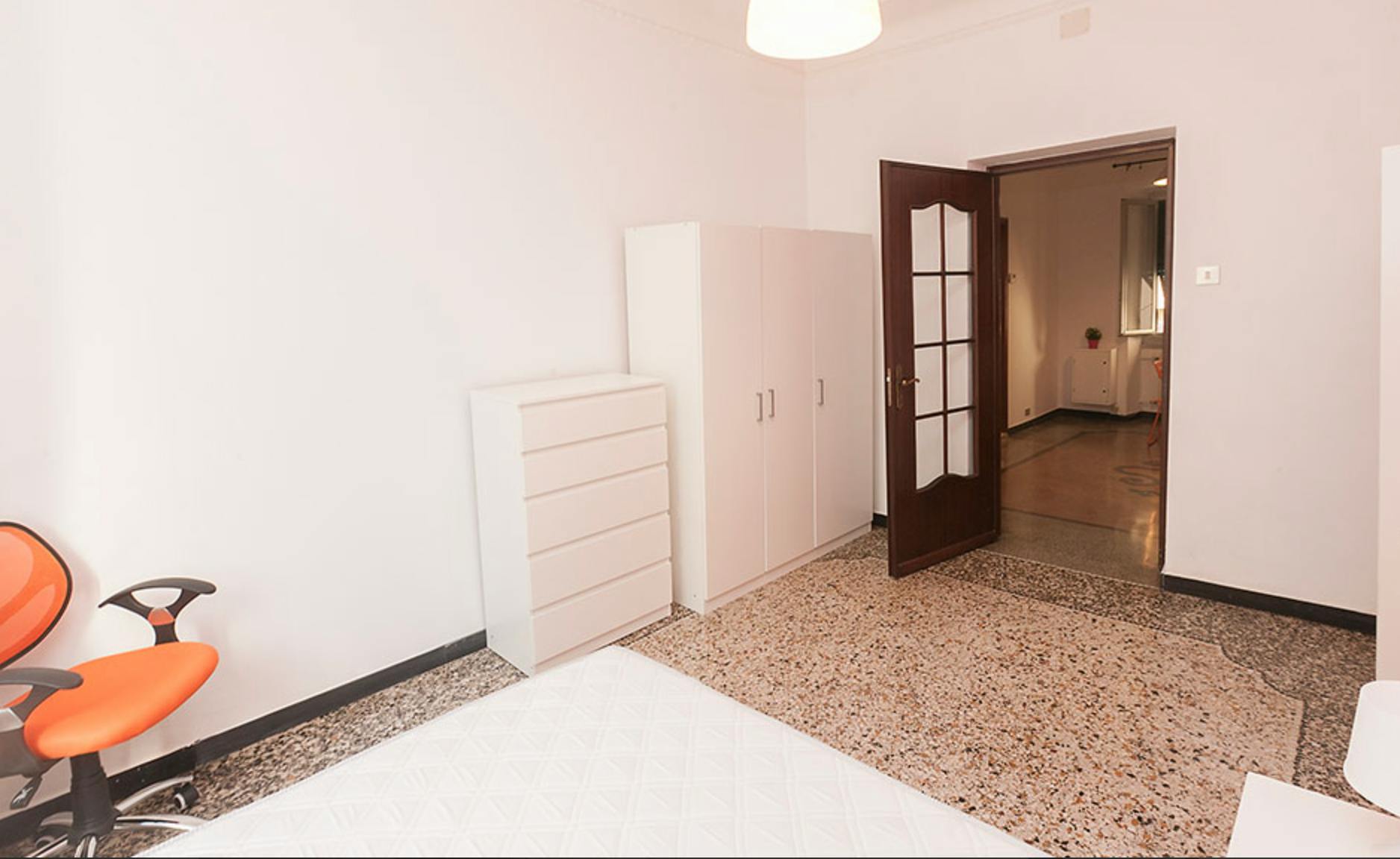 Single room Genoa, 1 bed, 13m² — photo 1