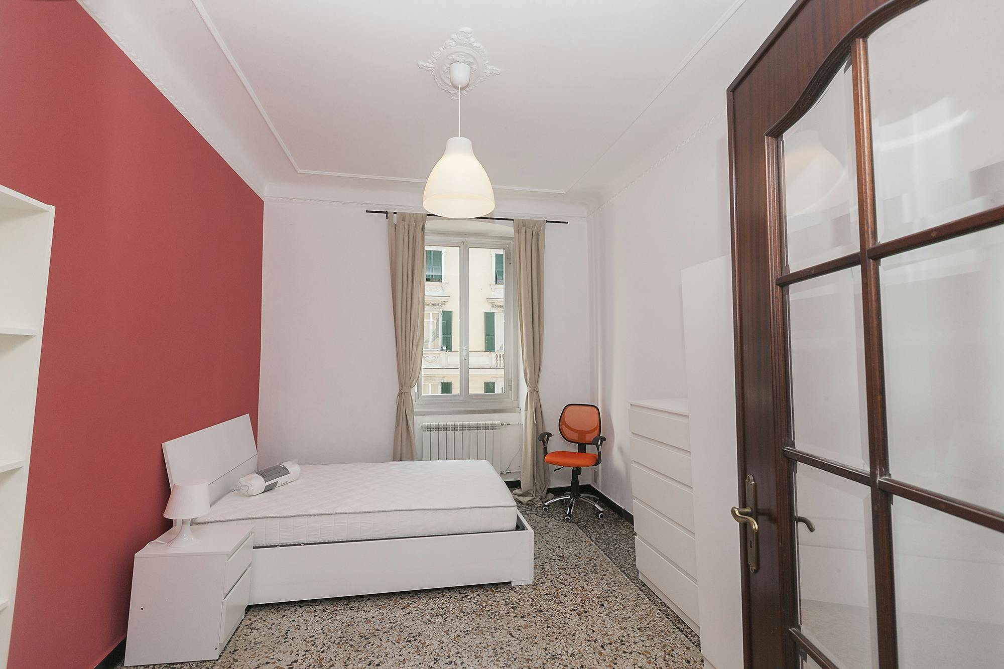 Отдельная комната сдается в аренду за 470 € в месяц в Genoa, Corso Buenos Aires