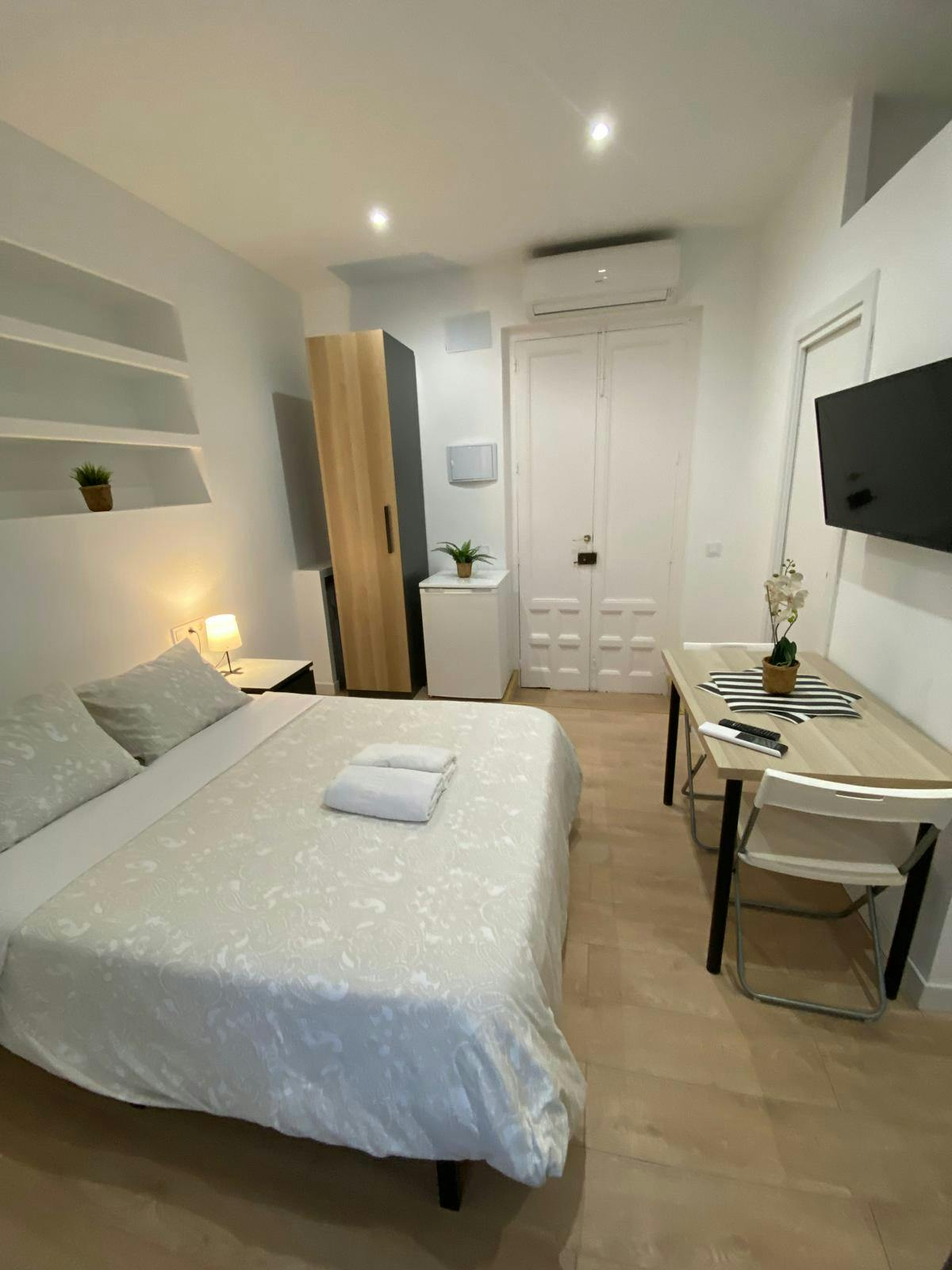 Studio for rent for €1,299 per month in Madrid, Calle de Alberto Aguilera