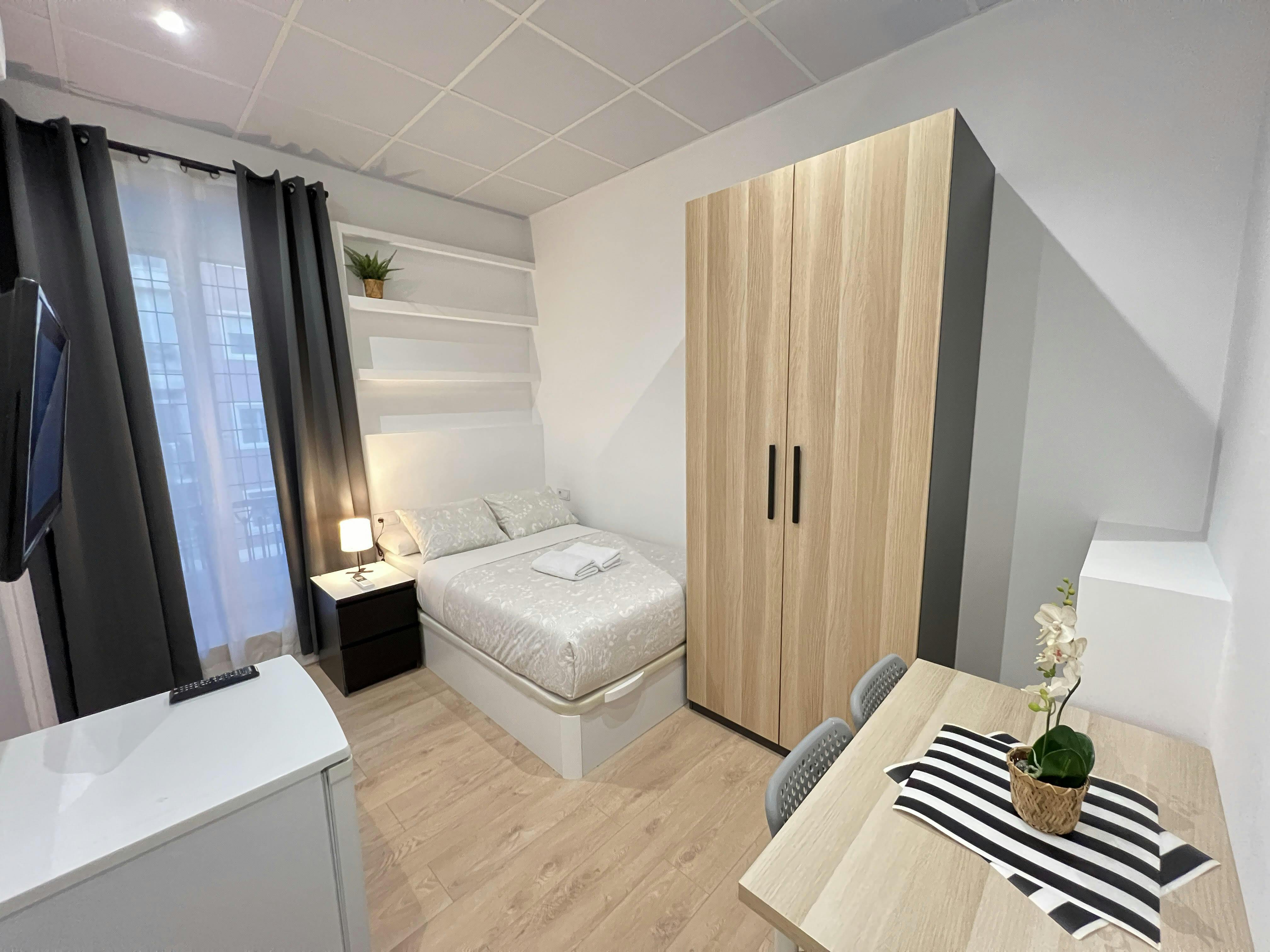 Studio for rent for €1,299 per month in Madrid, Calle de Alberto Aguilera