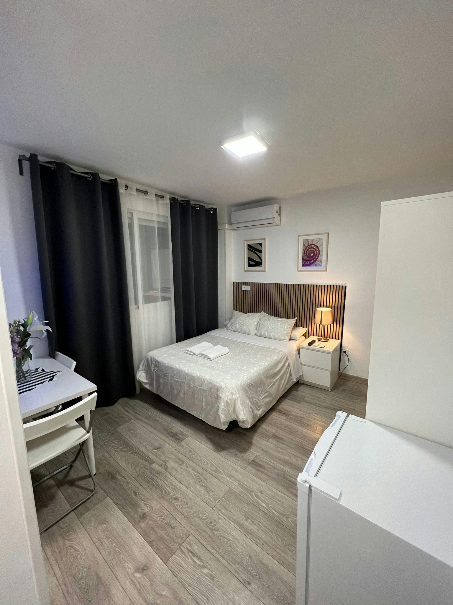 Studio for rent for €1,299 per month in Madrid, Calle de Vallehermoso