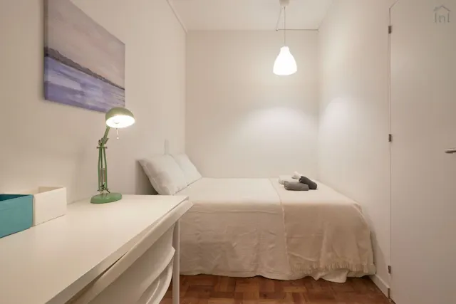 Private room in Avenida Miguel Bombarda, Lisbon (1538169) room image 2