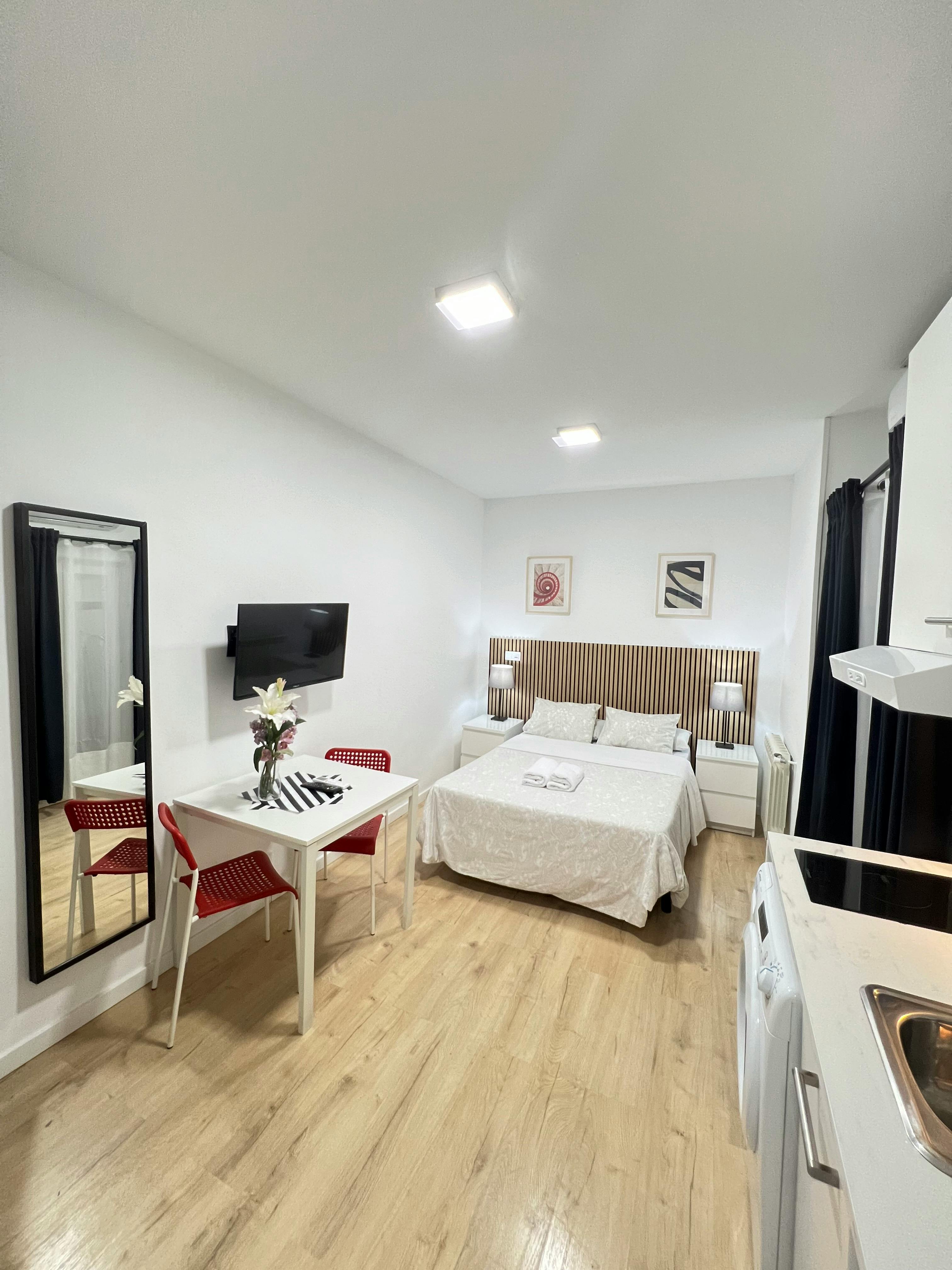 Studio for rent for €1,299 per month in Madrid, Calle de Vallehermoso