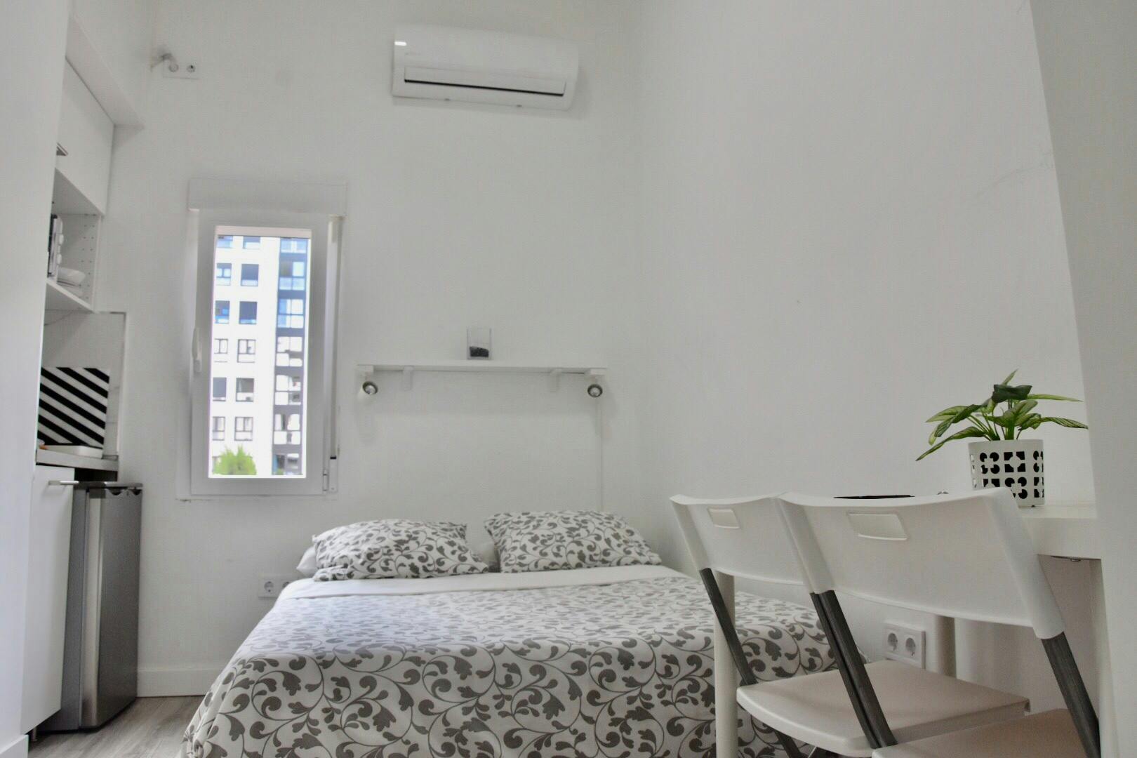 Studio for rent for €1,399 per month in Madrid, Calle de Fernán González