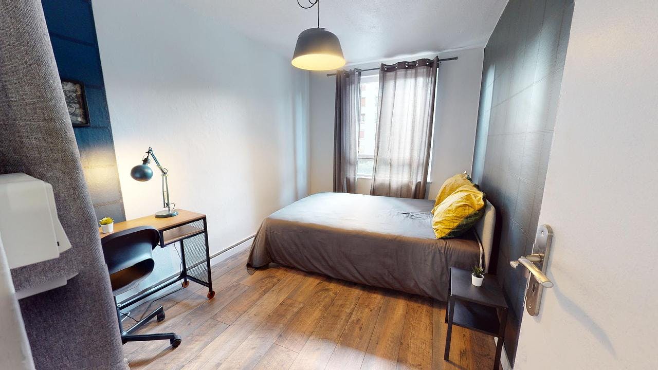 Private room for rent on Boulevard de l'Université, Dijon