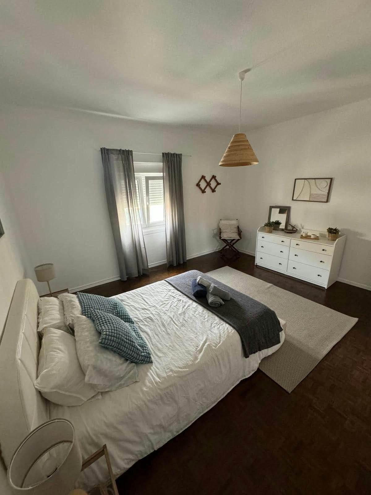 Apartamento para alugar por € 1.200 por mês em Peniche, Rua António da Conceição Bento