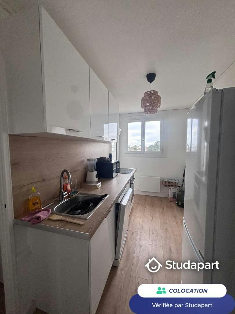 Private room for rent on Rue des Chalâtres, Nantes - Plus