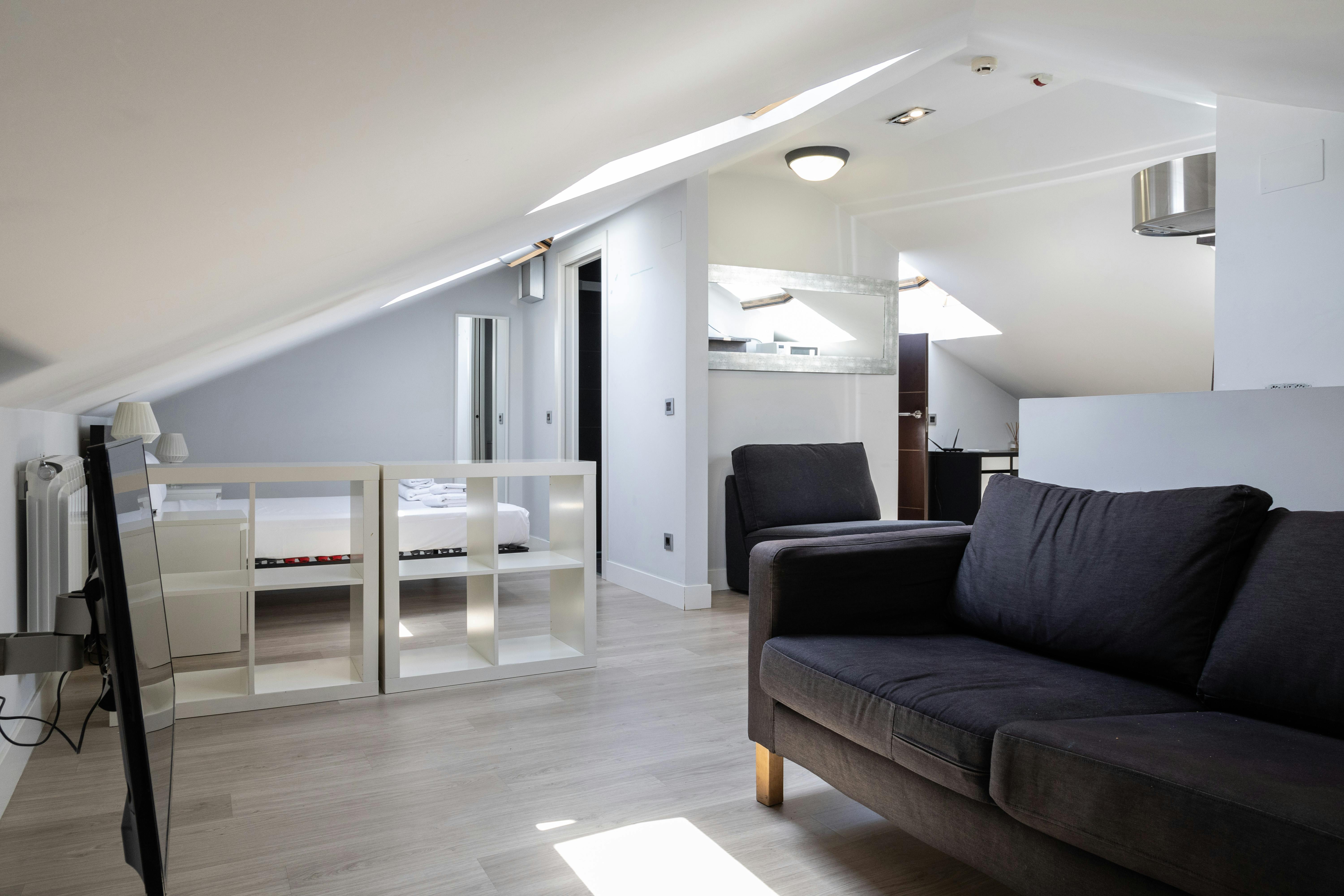 Studio for rent for €1,500 per month in Madrid, Calle de Pilar de Zaragoza