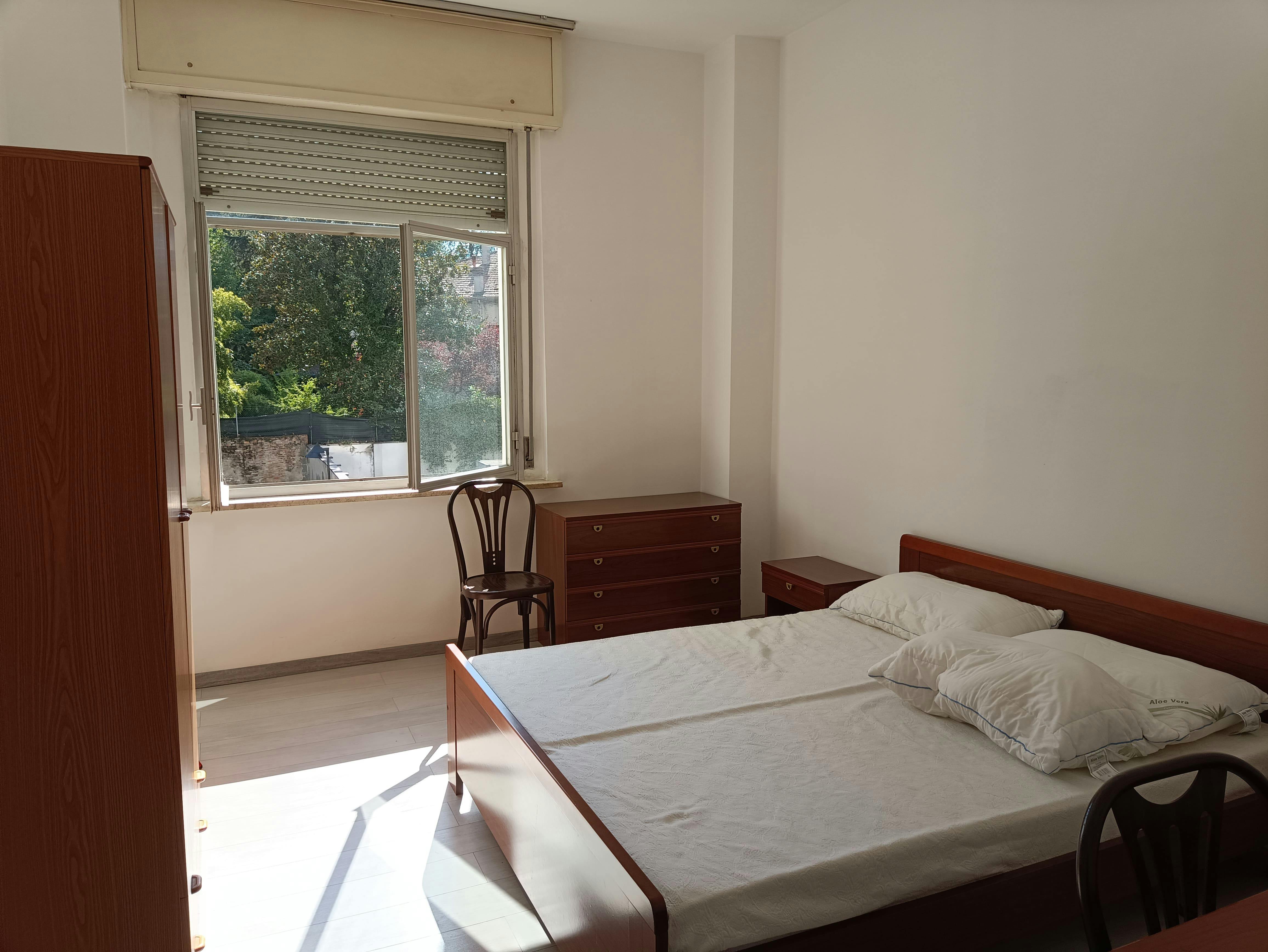Apartment for rent for €1,500 per month in Ferrara, Viale Camillo Benso di Cavour