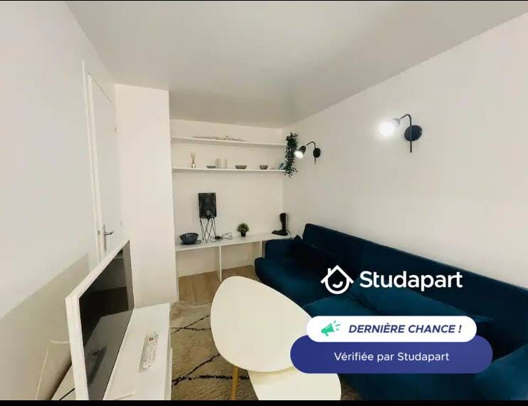 Apartment for rent for €1,800 per month in Clichy, Rue Petit