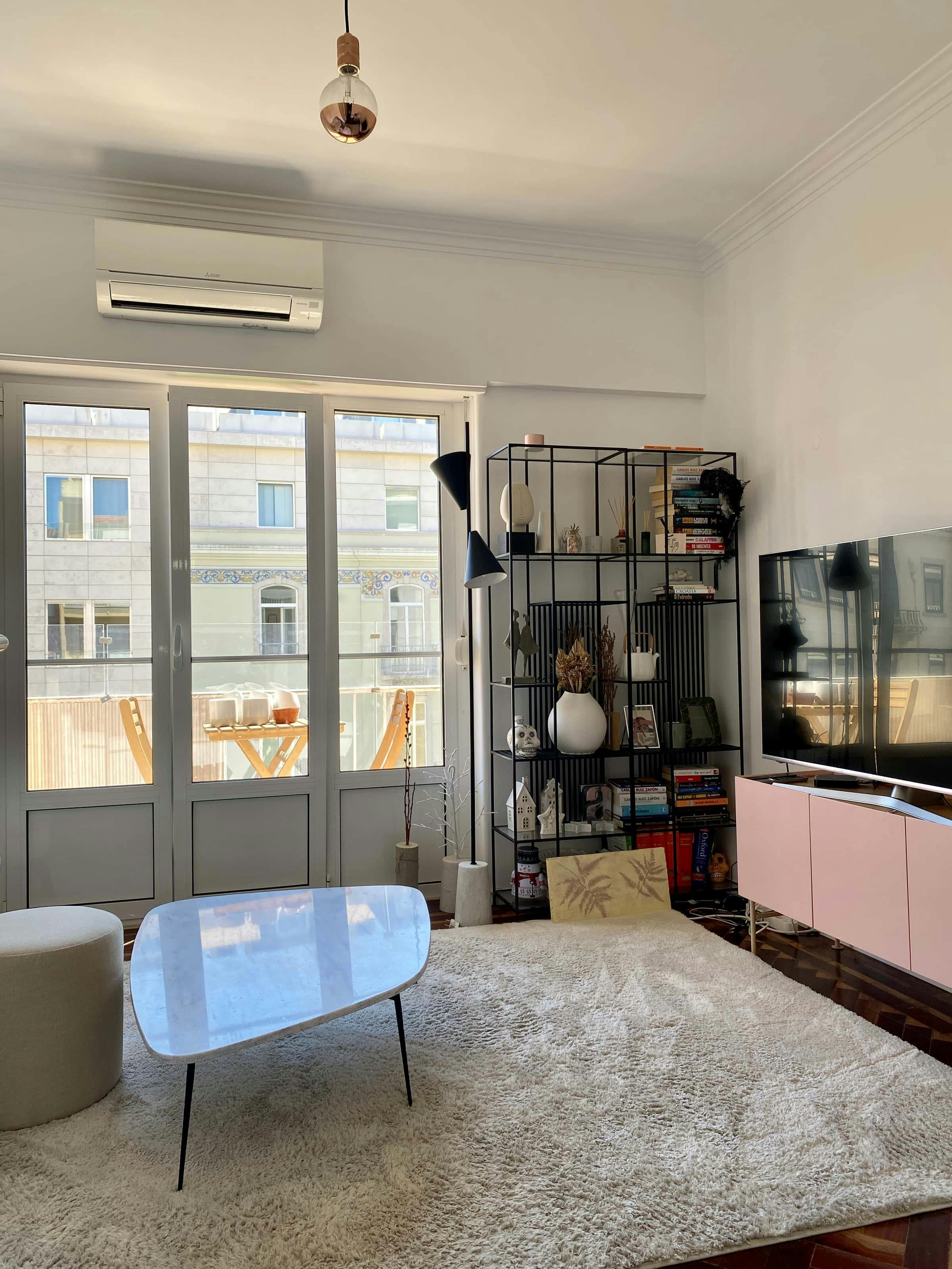 Apartment for rent for €1,800 per month in Lisbon, Avenida Defensores de Chaves