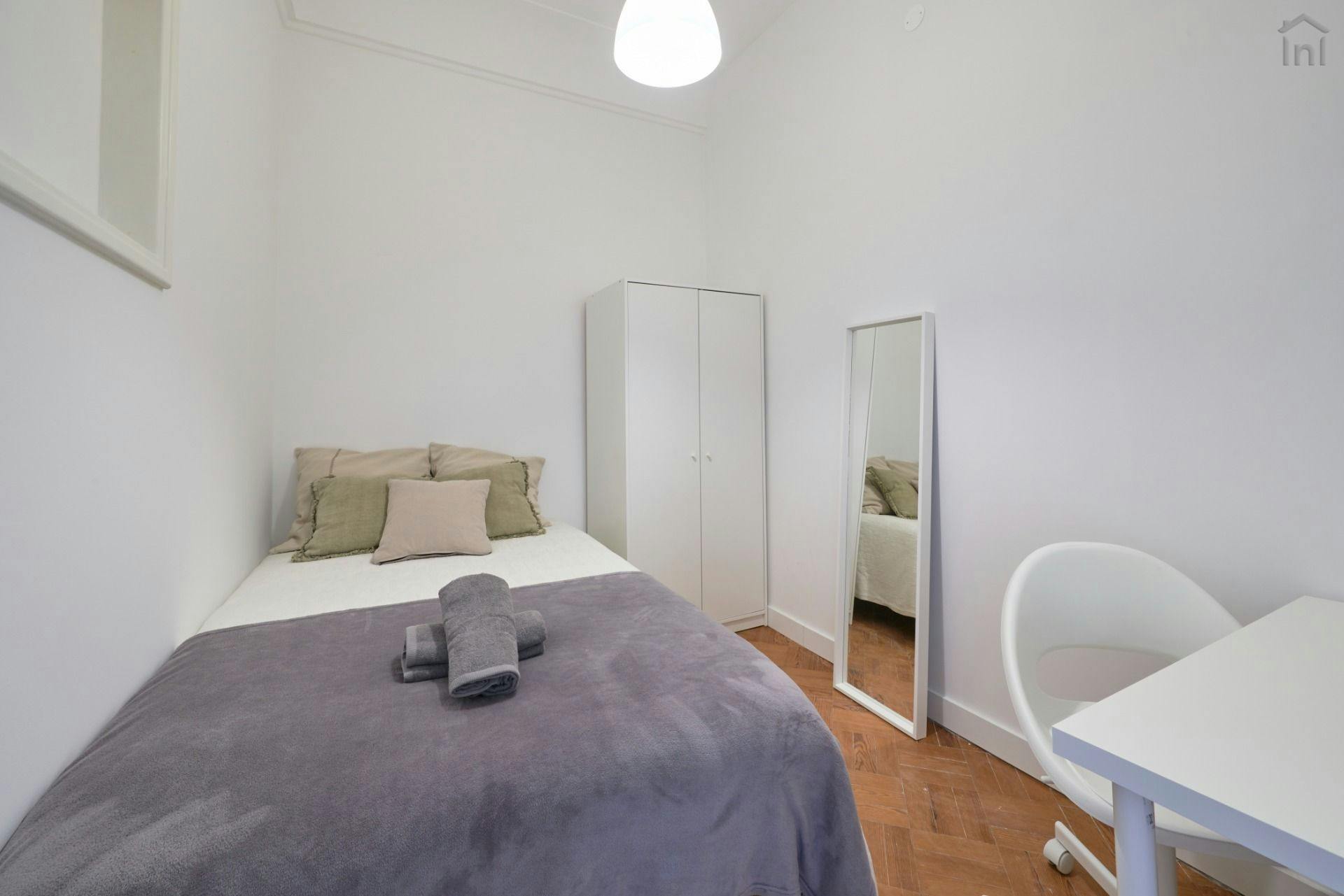 Private room for rent for €490 per month in Lisbon, Avenida Almirante Reis