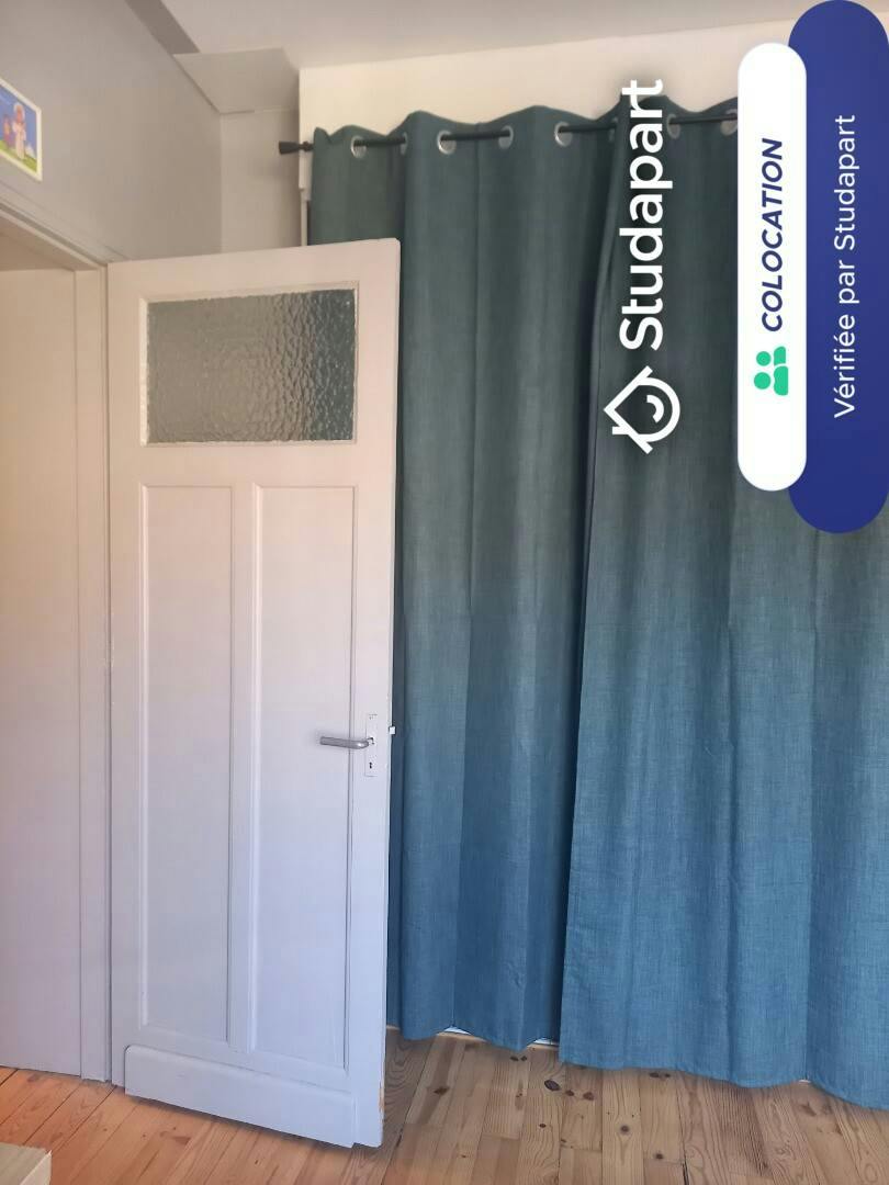 Private room for rent on Rue Alexandre Desrousseaux, Lille - Vue 4